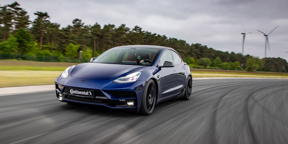 Teslas Model 3 nach feinster Startech-Art Elektroauto